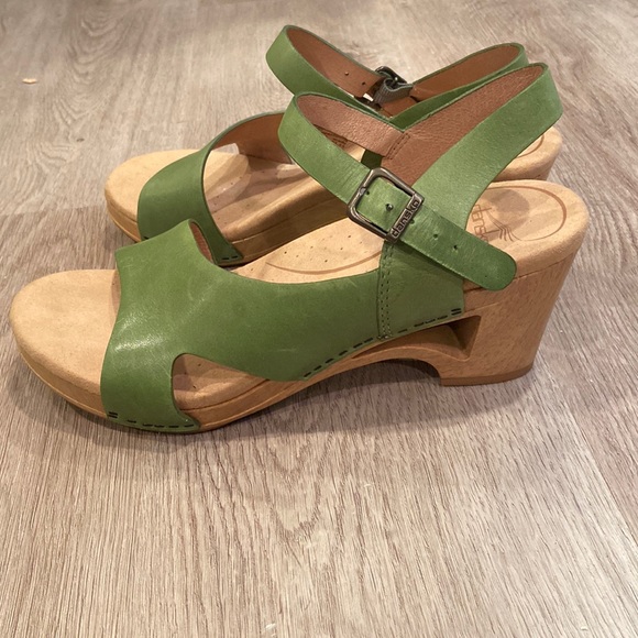 Dansko Shoes - Dansko Green Wood Heeled Sandals